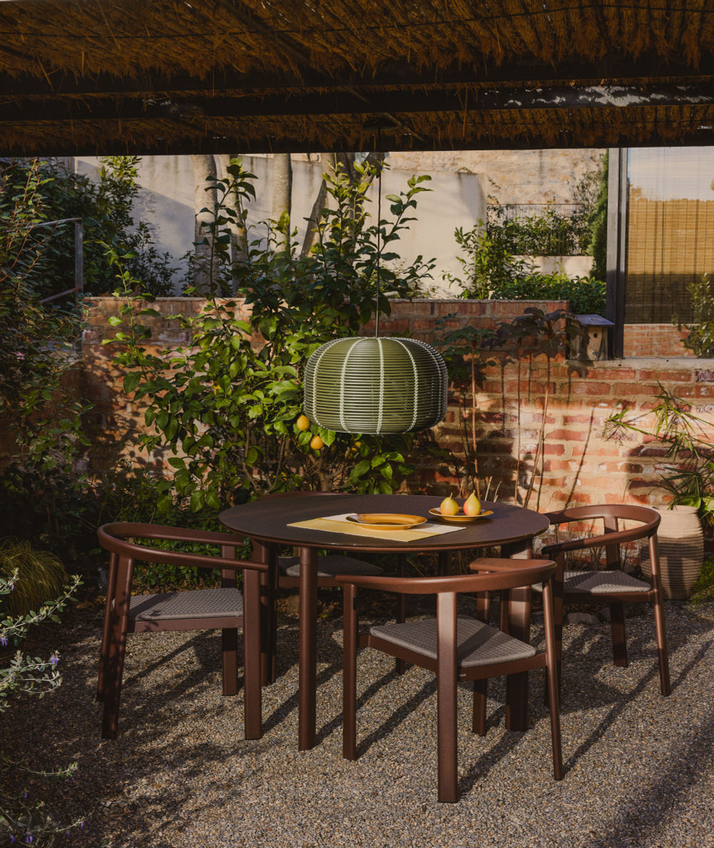 Уличный стол Erice из алюминия и закаленного стекла коричневого цвета, 120 см