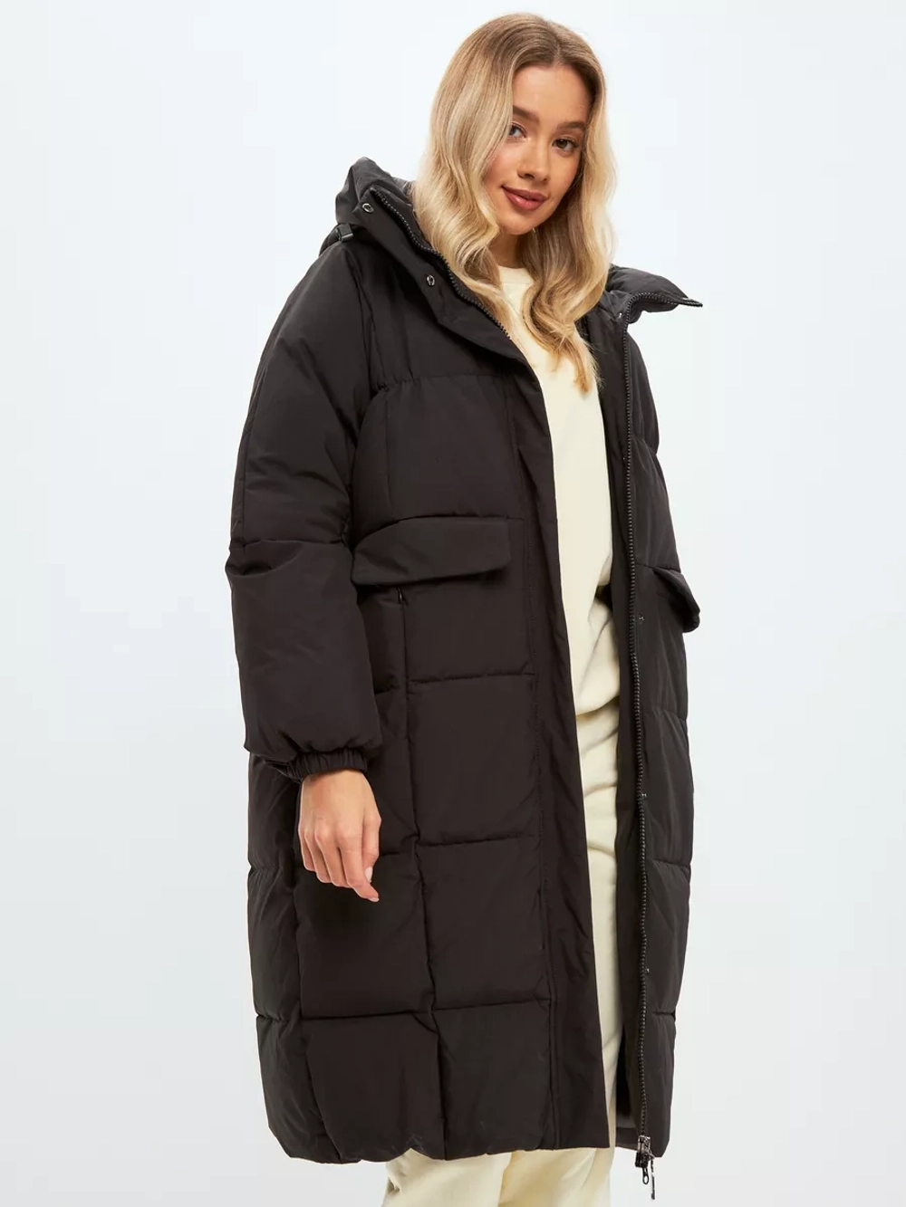 Пуховик зимний длинный с капюшоном оверсайз