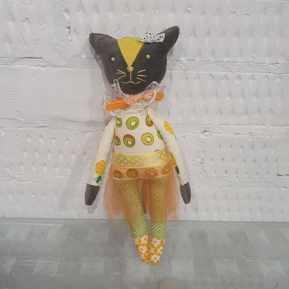 Игрушка "Кошка в платье "Киви"