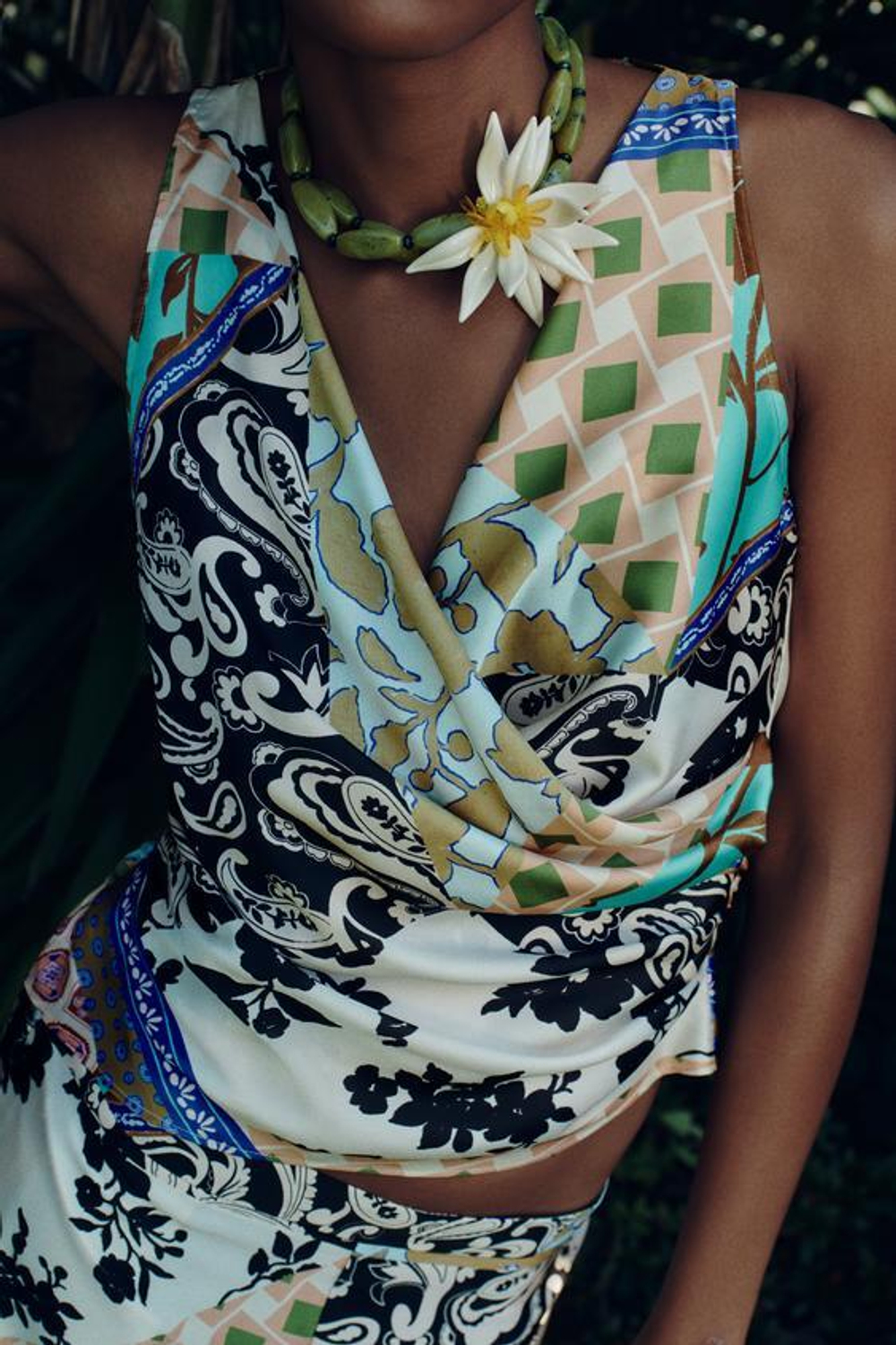 ZARA АТЛАСНЫЙ ТОП С ПРИНТОМ В СТИЛЕ ПЭЧВОРК, РАЗНОЦВЕТНЫЙ