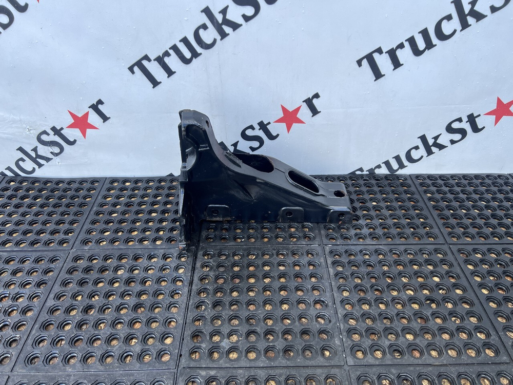 Кронштейн торсиона кабины левый 2018г.