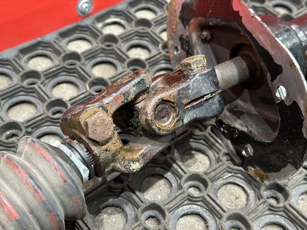 Кардан рулевой в сборе 2022г