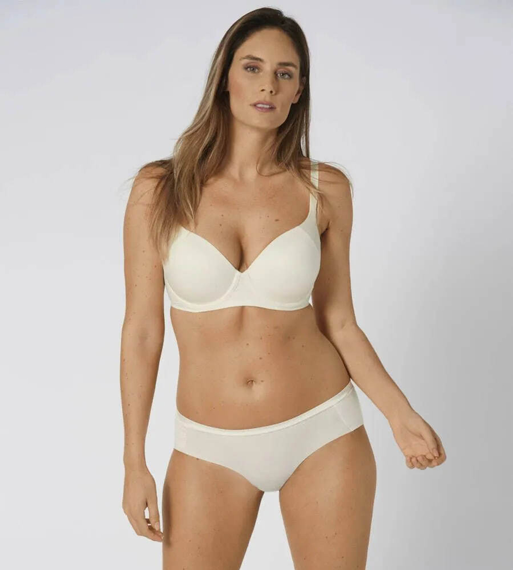 Бюстгальтер Triumph Body Make-up Soft Touch WP акция