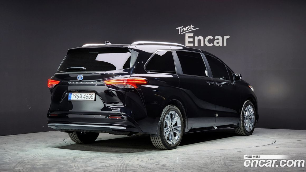 Toyota Sienna 4 Generation 2.5 Hybrid 2WD (02.2023)
