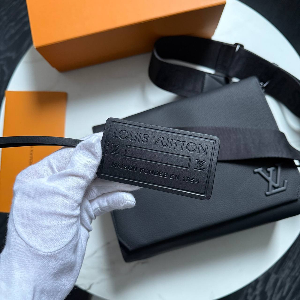 Сумка-мессенджер Louis Vuitton