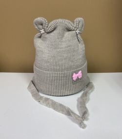 Шапка "Milli" на девочку вязаная на завязках из 100% акрила с х/б подкладкой на размер 48-50 цвета в ассорт.