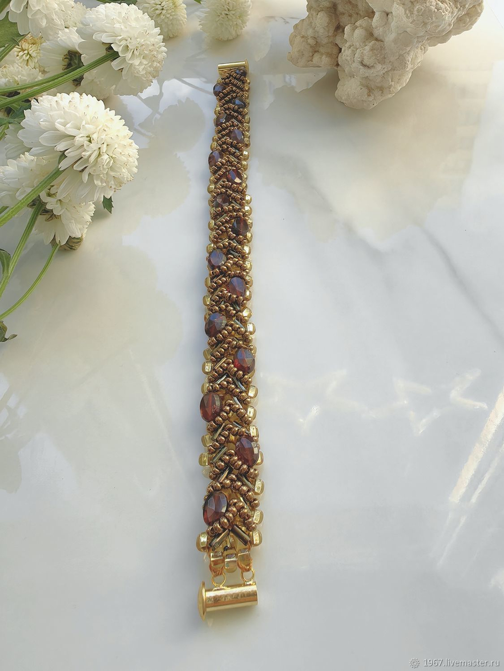 Браслет из бисера "Змейка" ручной работы с камнем Гранат (гроссуляр)