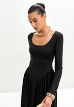 Платье с рукавами и драпировкой