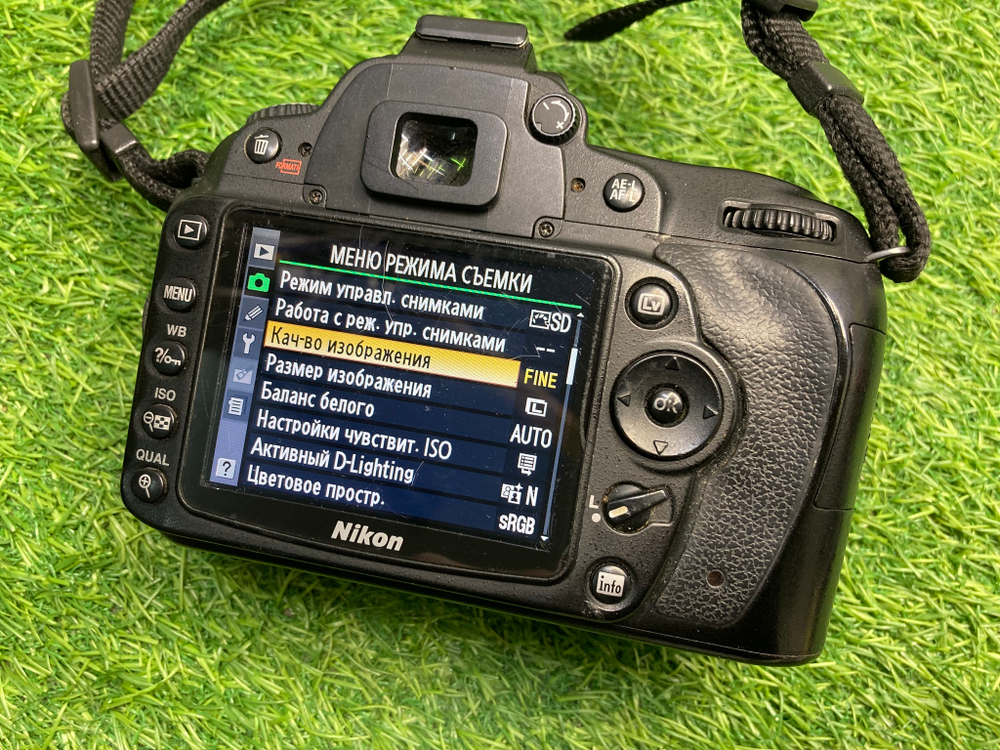 Nikon D90 kit AF-S DX Nikkor 18-55mm 3.5-5.6G VR