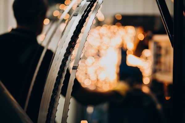 Как выбрать ленточнопильное полотно: гид по шагу зуба, ширине и материалу