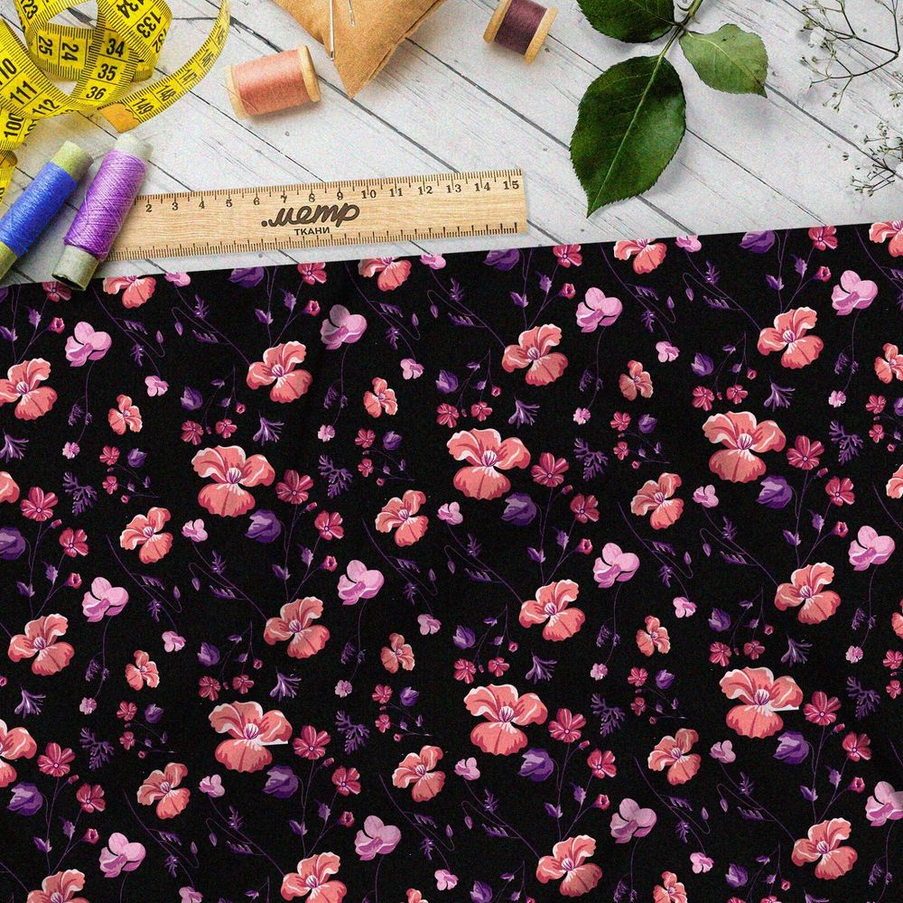 Ткань оксфорд 600 мелкие насыщенные розовые цветы на чёрном фоне