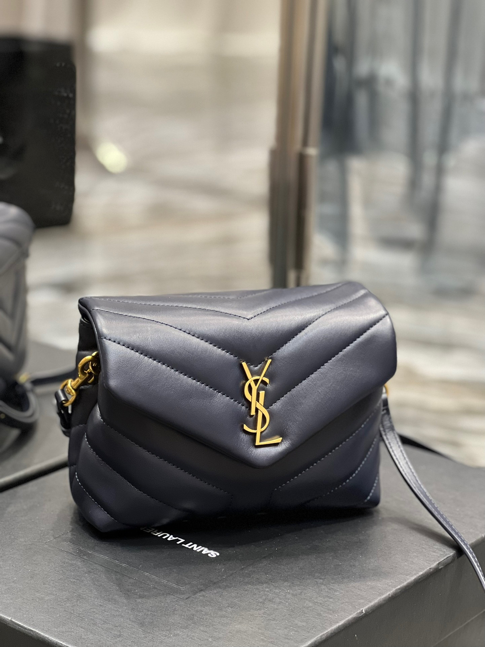 Saint Laurent Loulou 20 cm