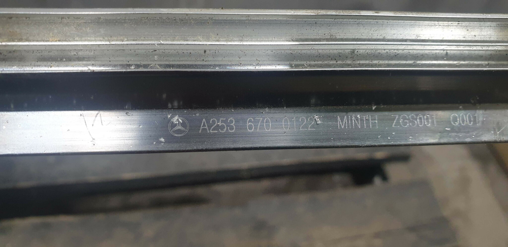 Накладка стекла заднего левого Mercedes GLC (X253) 15-нв Б/У Оригинал A2536700122