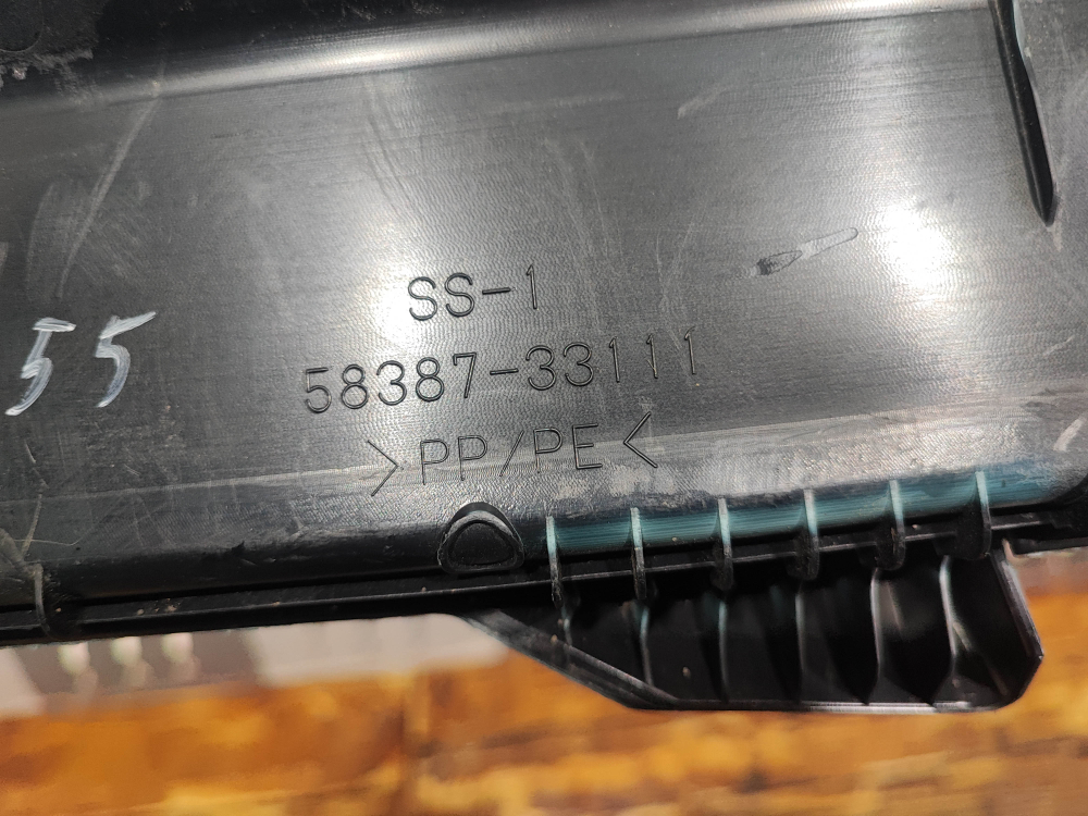 Кожух замка багажника Toyota Camry (XV50) 11-18 Б/У Оригинал 5838733111