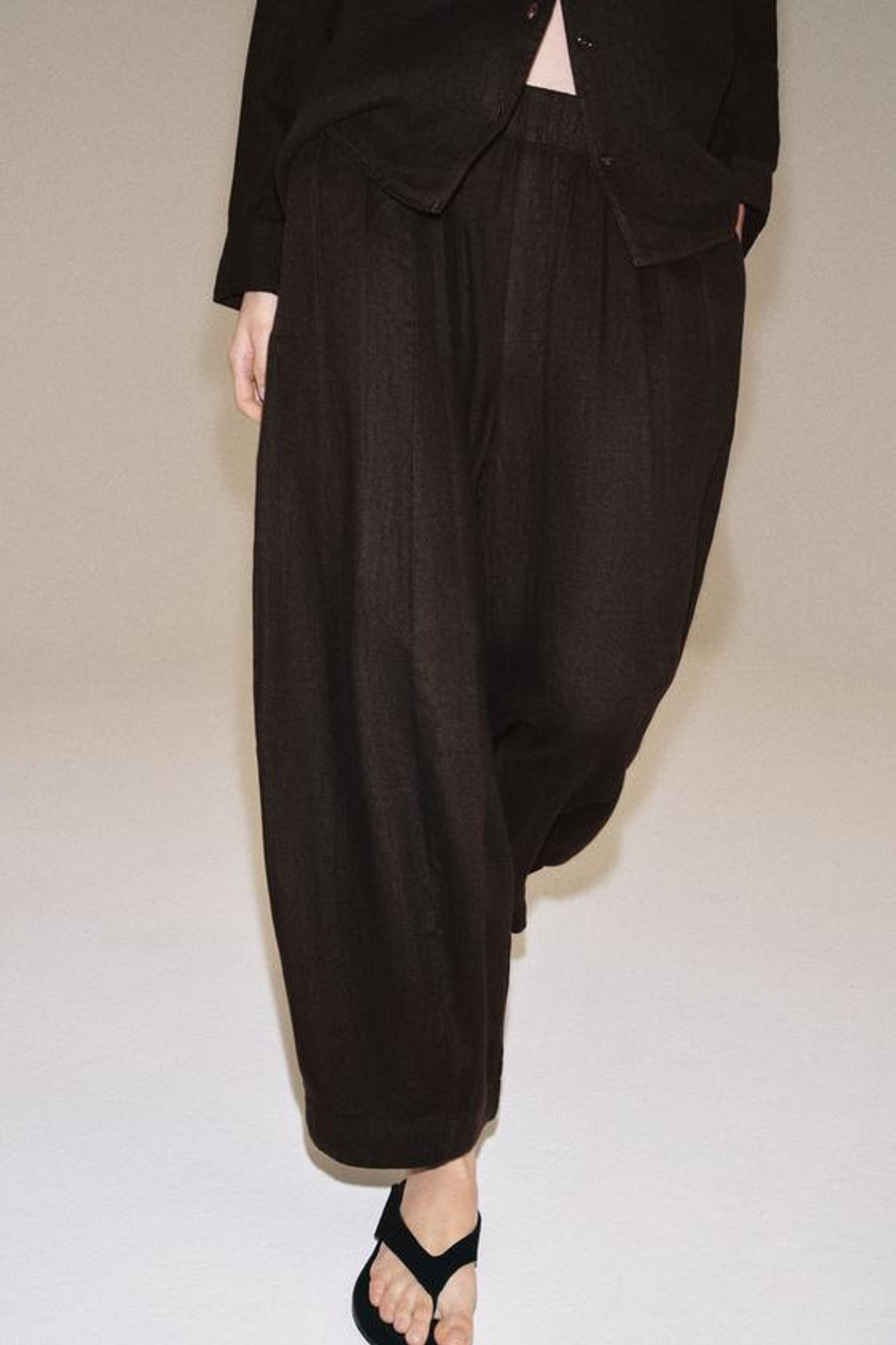 ZARA БРЮКИ BARREL ИЗ ЛЬНА — ZW COLLECTION, КОРИЧНЕВЫЙ