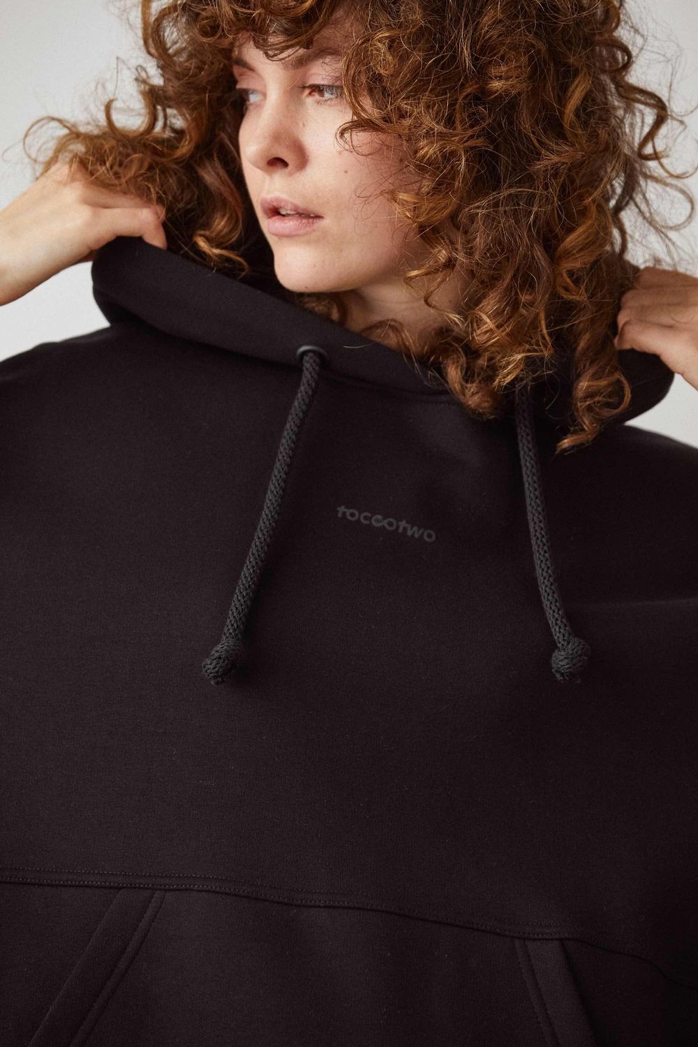 Худи Toccotwo с белыми люверсами Женский Черный