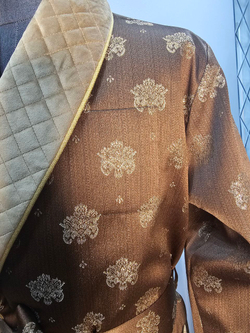 Халат из жаккарда со стеганными бортами