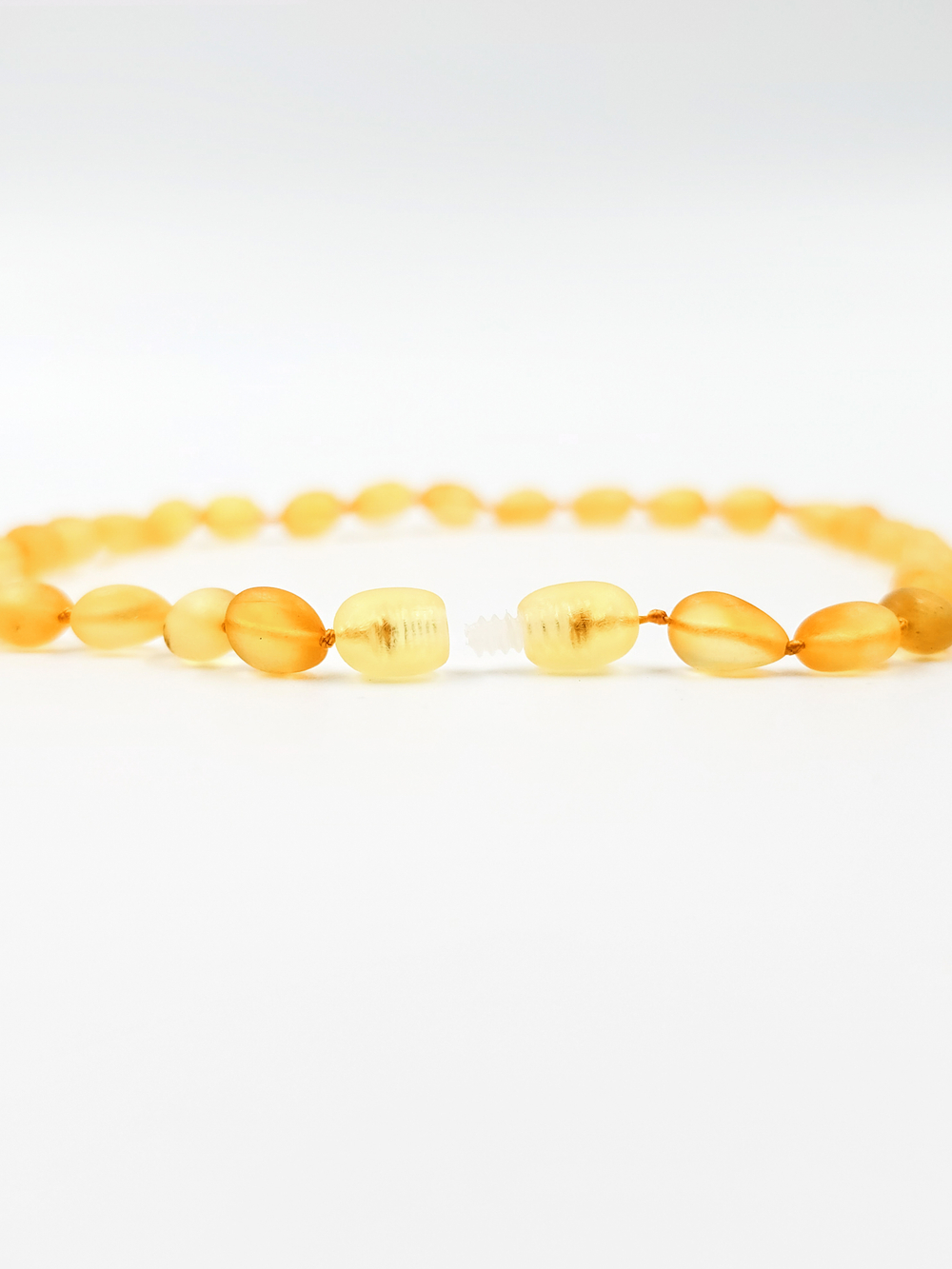 Янтарные бусы для детей