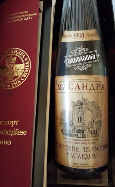 Вино Массандра Портвейн Красный 1990 год 0,8л
