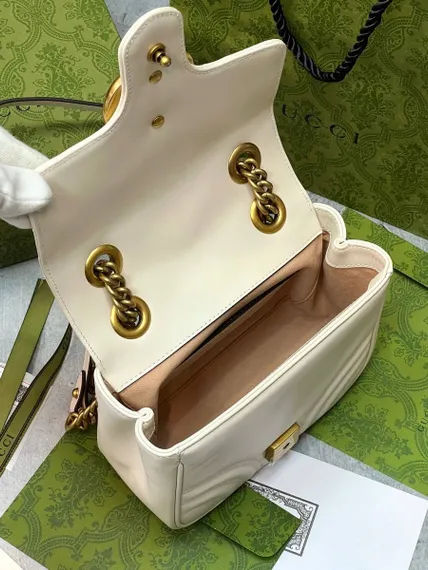 Мини-сумка на плечо Gucci GG Marmont белый