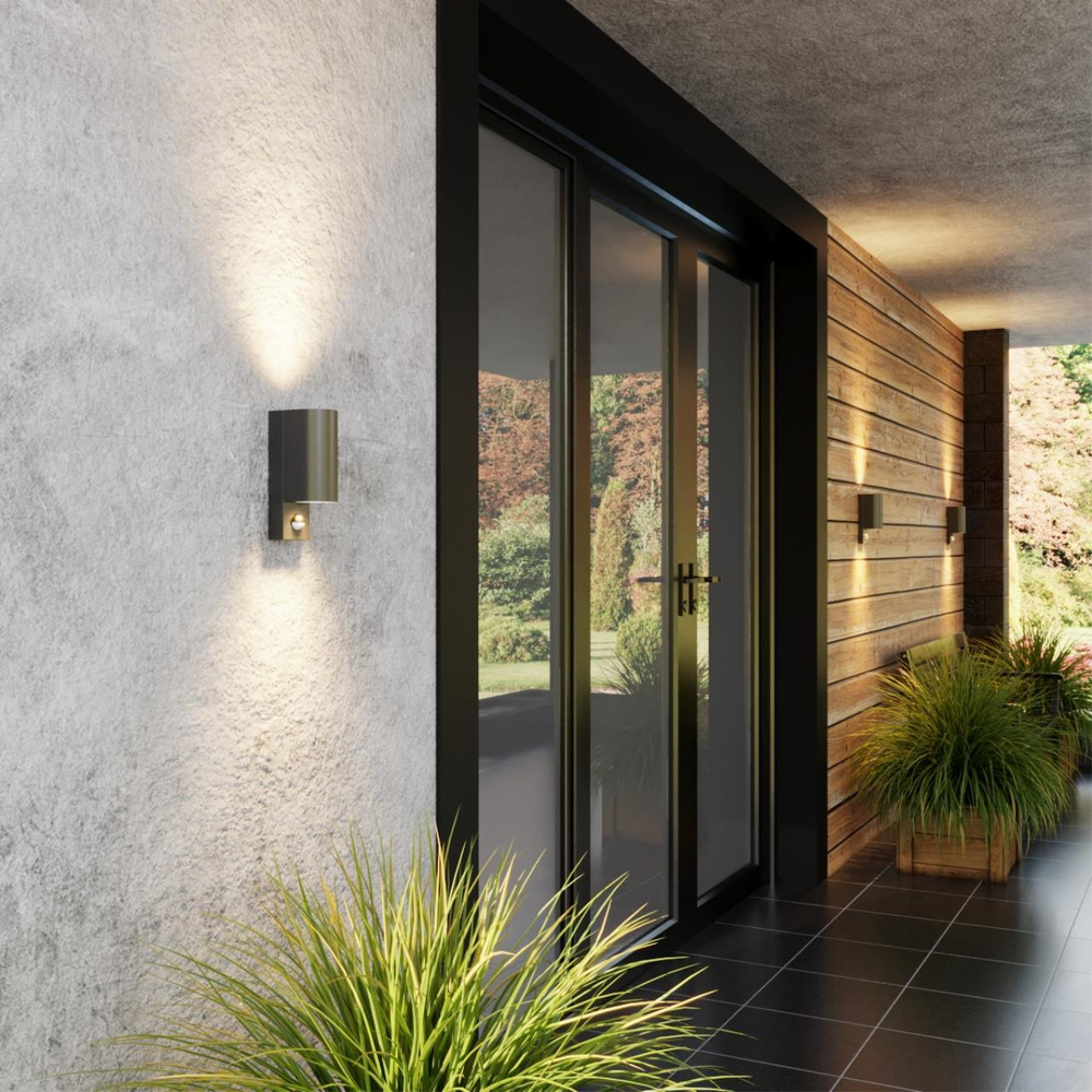 Уличный настенный светильник с датчиком движения Odeon Light MOTTO 4390/2W