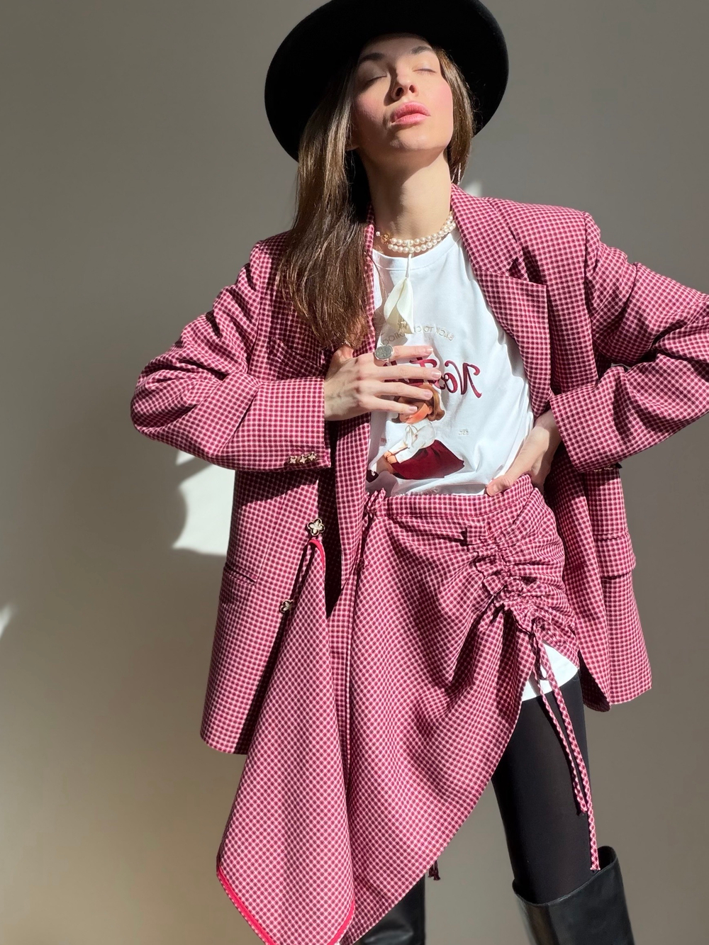 Баска-фартук с кулисками из малиновой шерсти