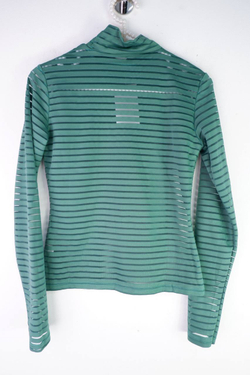 Водолазка стильная, визуально на 42 размер