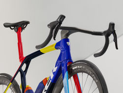 Арт 5320313 Велосипед MADONE SLR 7 L син