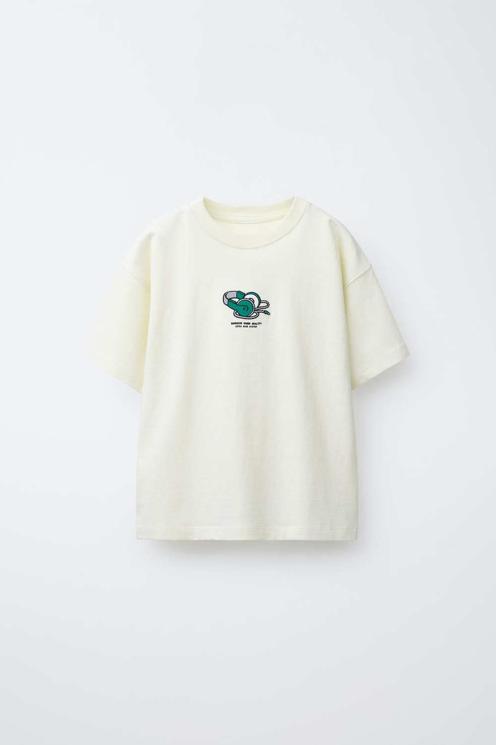 ZARA ФУТБОЛКА С ВЫШИВКОЙ, КРЕМОВЫЙ