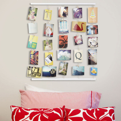 Панно с зажимами для 40 фотографий Hangit белое Umbra