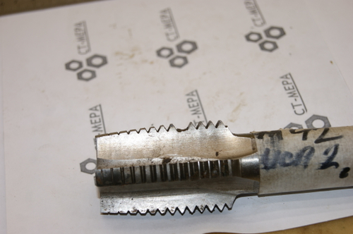 Метчик м/р правый М42×4,5 исп 2 скол зуба