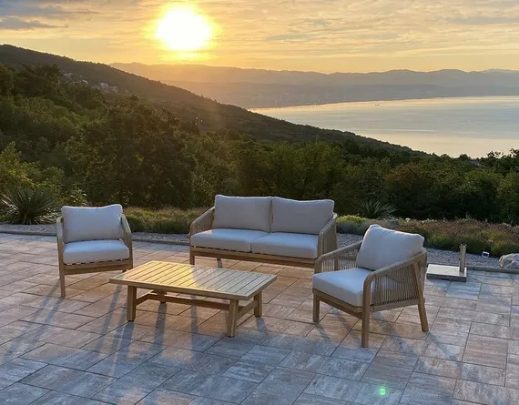 Комплект уличной мебели Ravona из массива акации, 2-местный диван, 2 кресла, столик