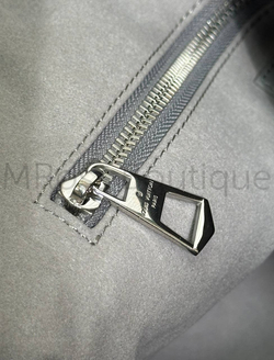 Серая кожаная сумка Louis Vuitton Carry All Dark через плечо