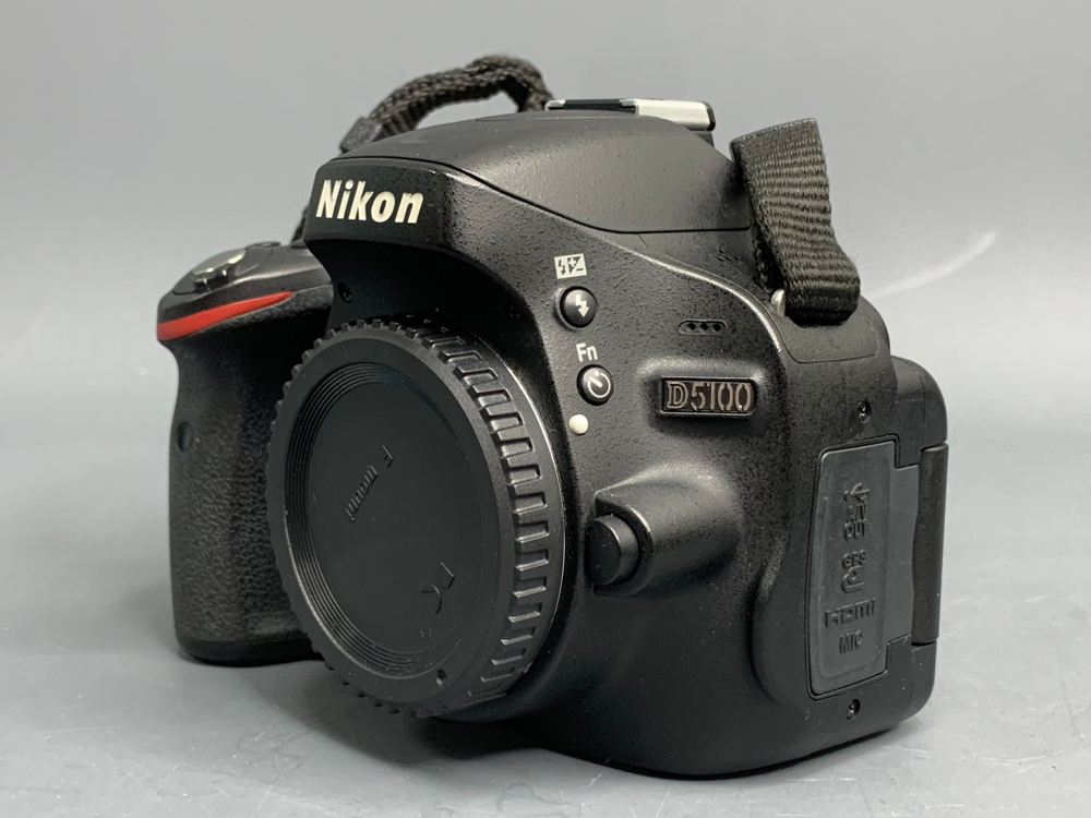 Nikon D5100 9.400 кадров