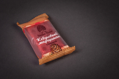 Кедровый марципан с клюквой