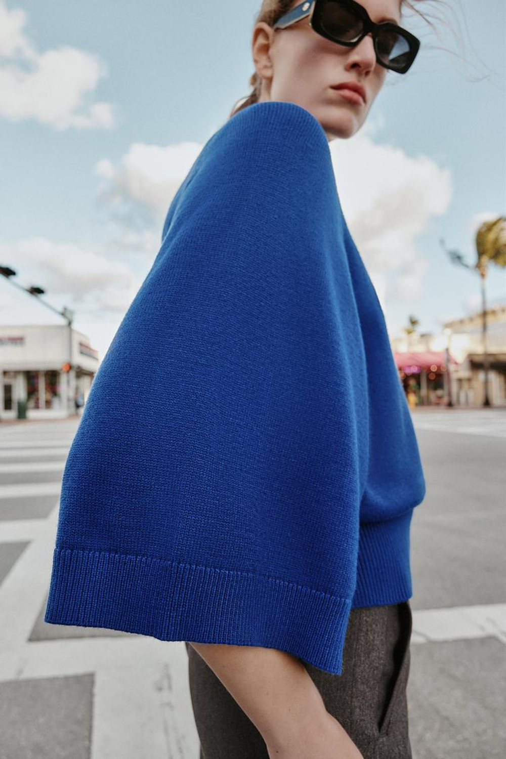 ZARA СВИТЕР С ШИРОКИМИ РУКАВАМИ, ЯРКО-СИНИЙ