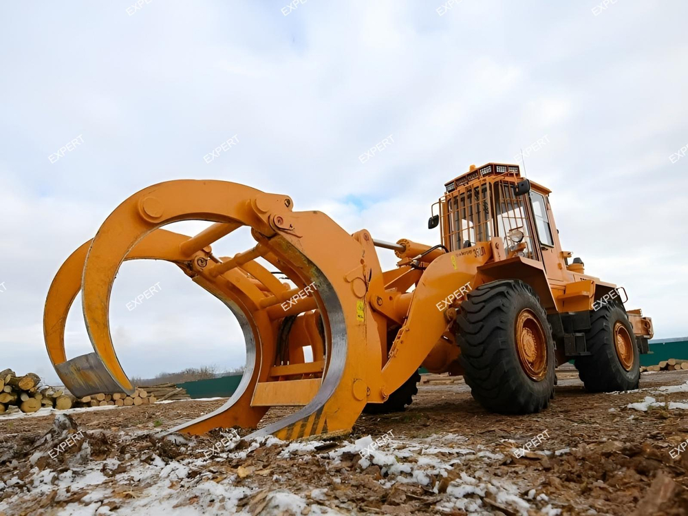 Бревнозахват на Фронтальный погрузчик JCB