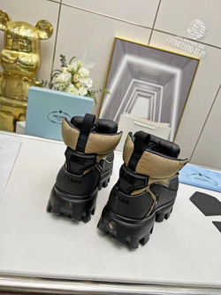 Кроссовки Prada