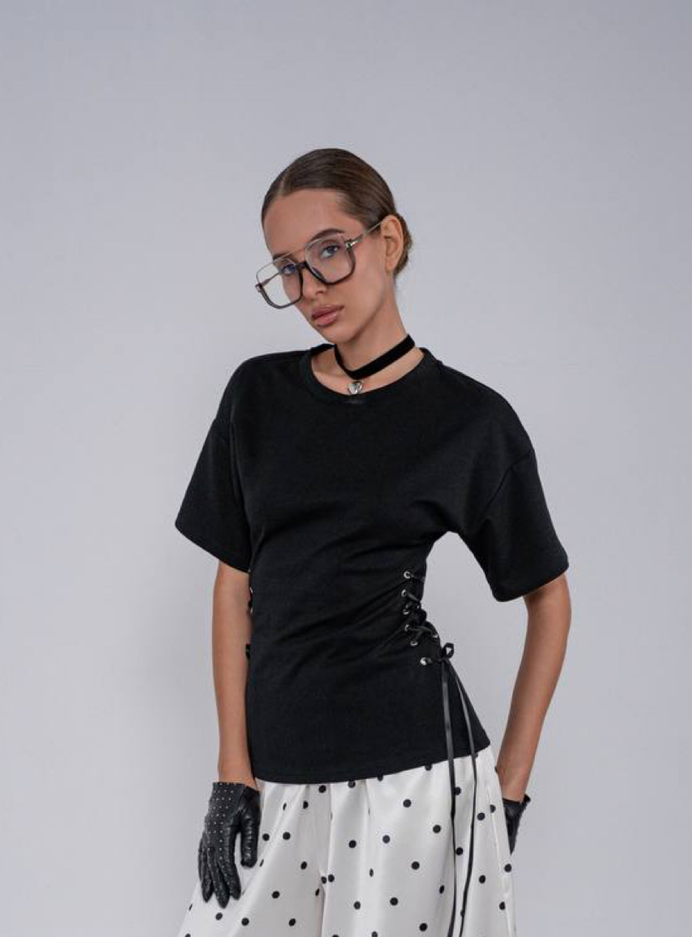 Футболка с корсетной шнуровкой по бокам