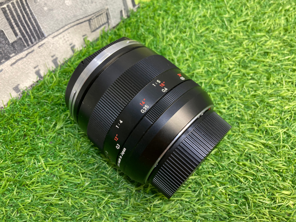 Carl Zeiss Makro-Planar T* 2/50 mm