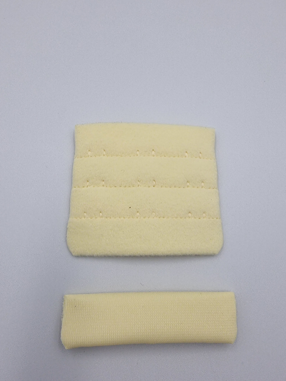 Застёжка тканевая на 3 крючка светло-желтая 57 мм (Pantone 11-0616 TPG)