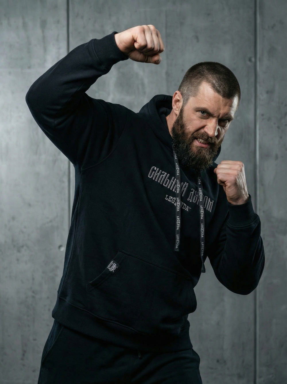 Толстовка с капюшоном и карманом кенгуру мужская LEGENDA Logo Сильный духом черная