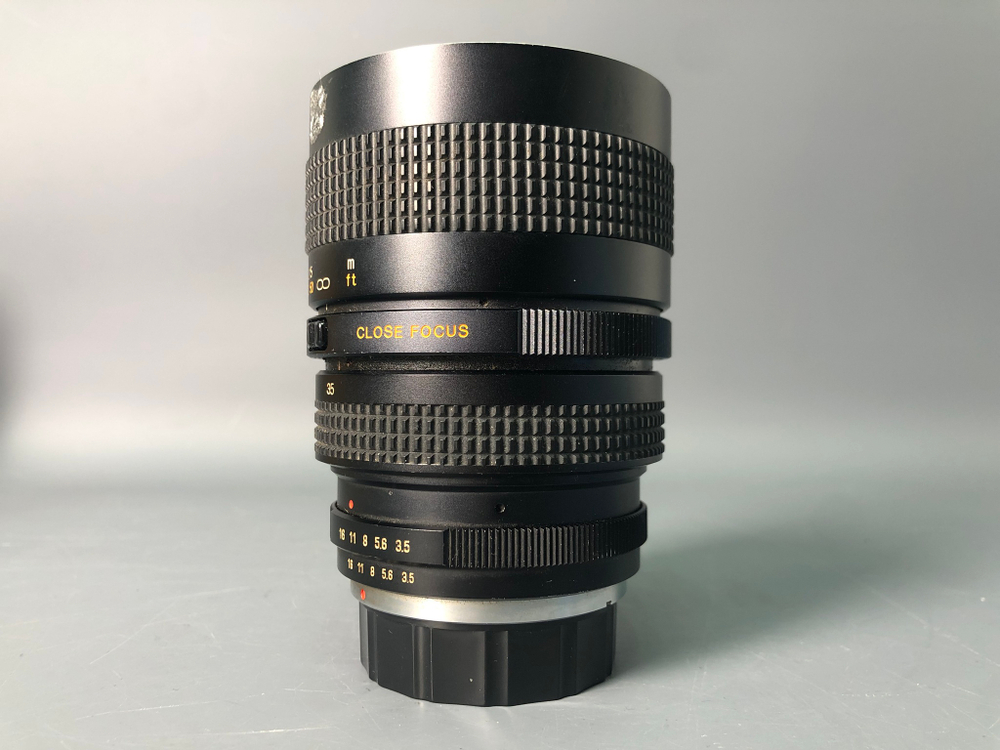Tokina 35-105 mm f/ 3.5 RMC Close Focusing Pentax K