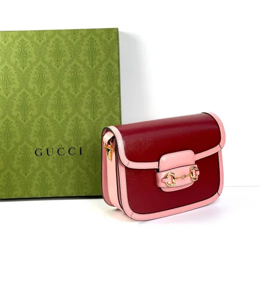 Маленькая сумка на плечо Gucci Horsebit 1955 розовый/темно-красный