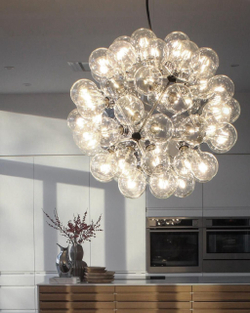 Эффектная дизайнерская люстра с прозрачными стеклянными плафонами в форме шаров ✨