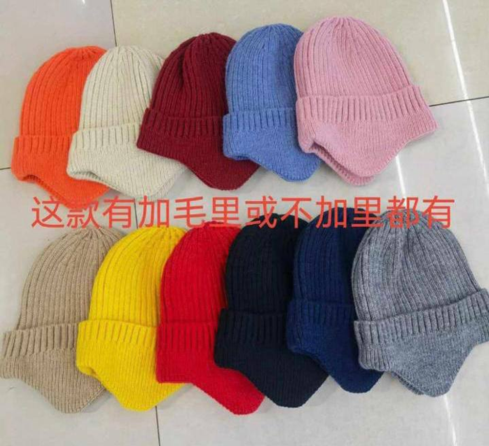 Вязаные шапки с отворотом и «ушками»