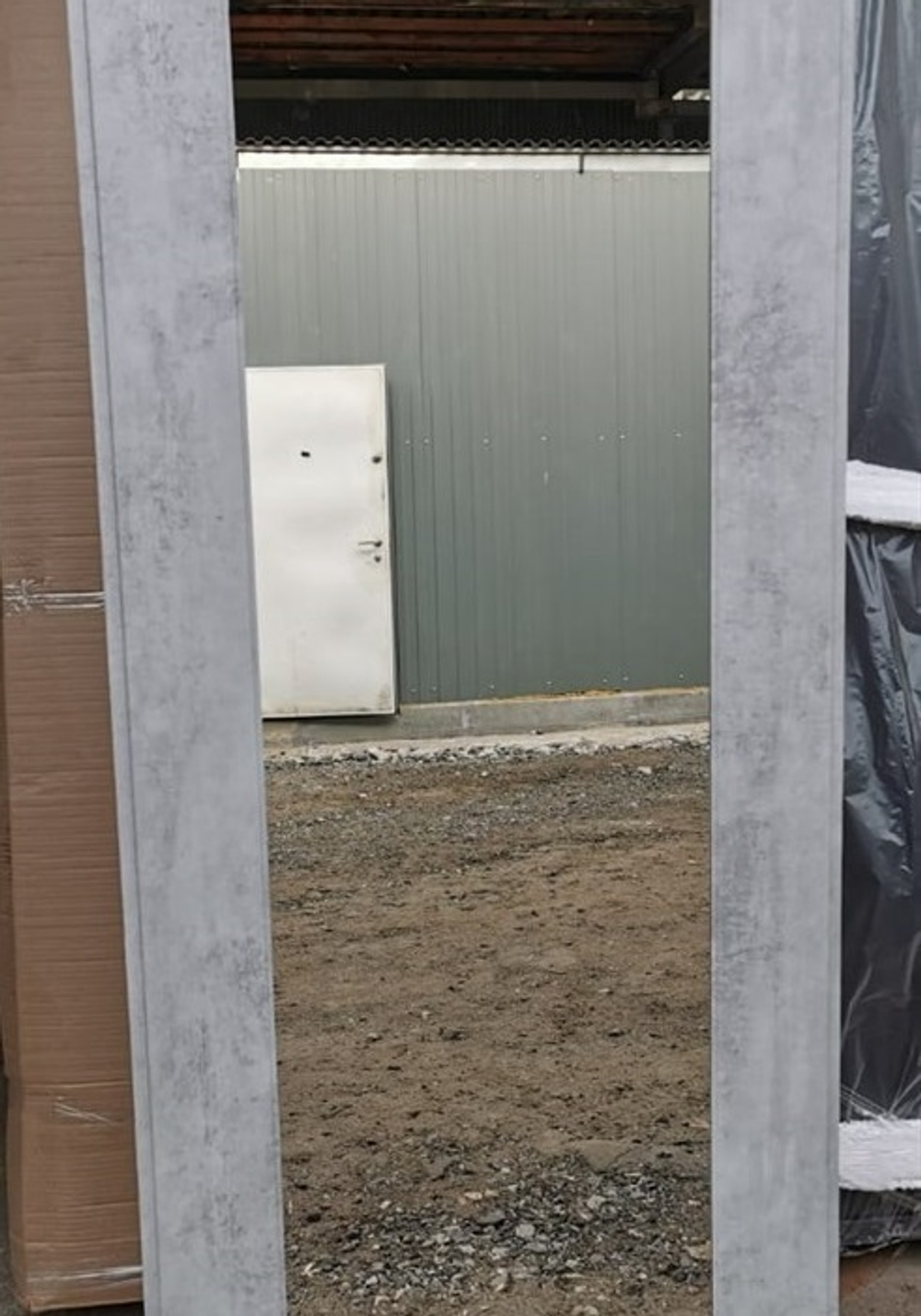 Входная металлическая дверь с зеркалом  Бункер BN-09  Дуб майдера горизонт с черной патиной/ зеркало   ФЛЗ-1 бетон светлый