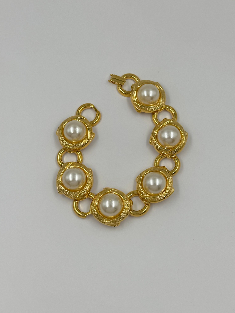 Браслет с «жемчугом»
