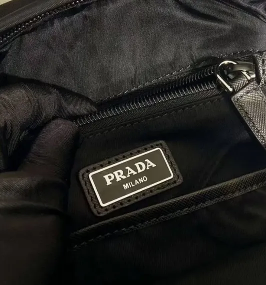 Рюкзак Prada Re-nylon слинг, черный