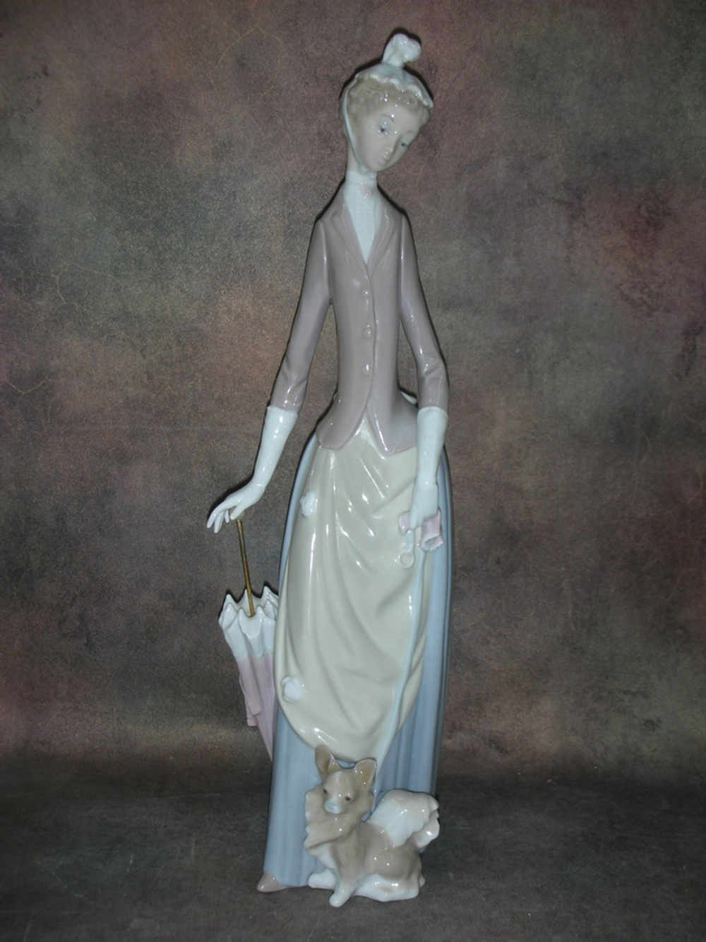 Статуэтка. Фарфор. Леди с собакой. Lladro. Испания